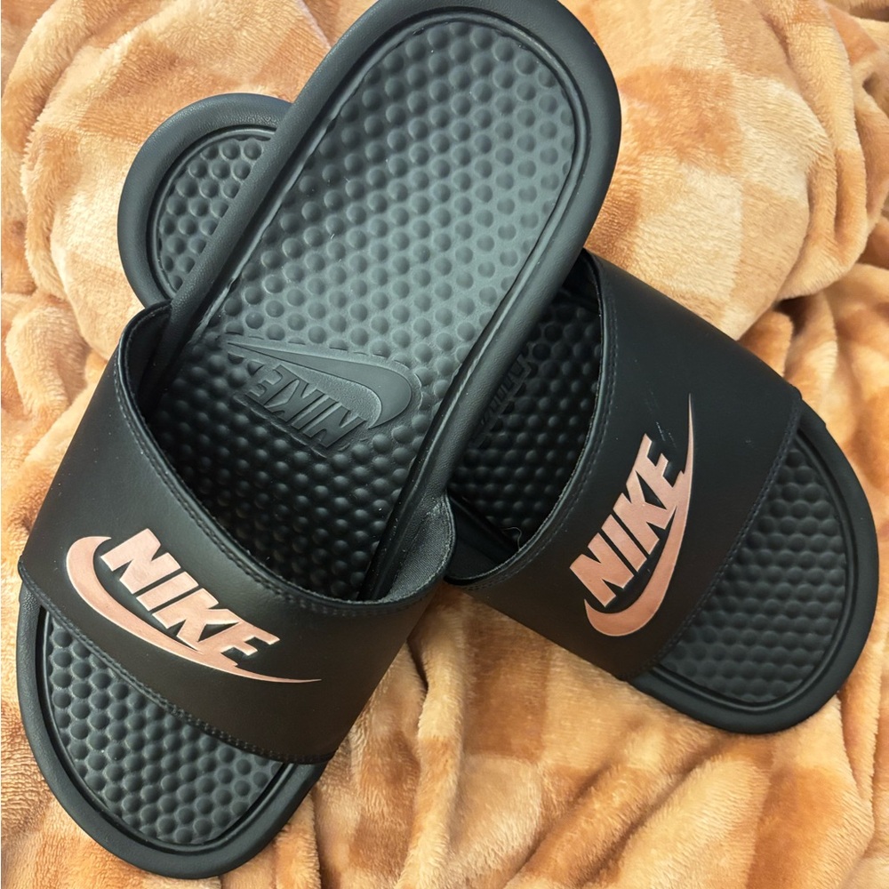 NIKE BLACK & ROSE GOLD SLIPPERS, 9